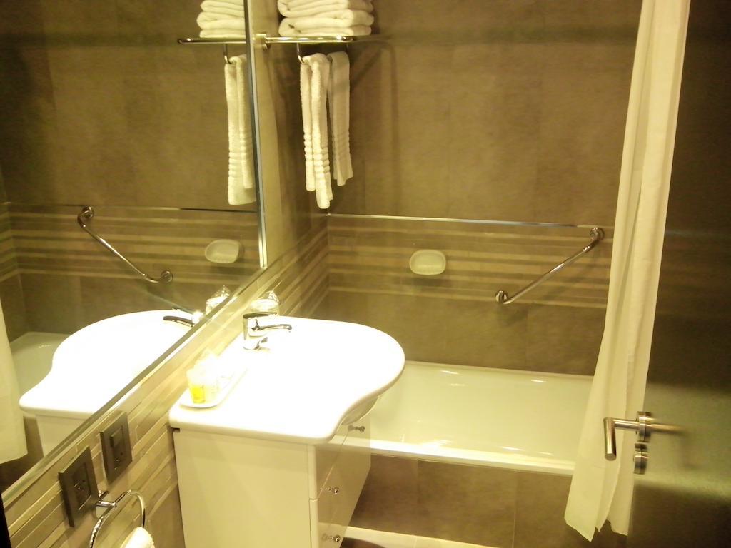 Terra Malal Hotel Chos Malal Phòng bức ảnh
